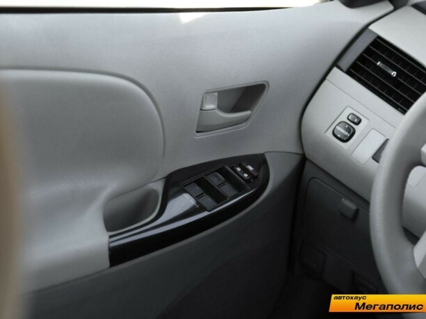 Toyota Sienna III (XL30), 2011 г.