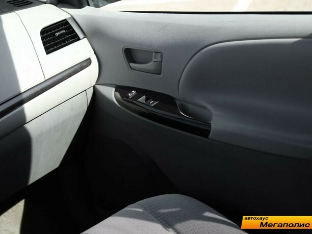 Toyota Sienna III (XL30), 2011 г.