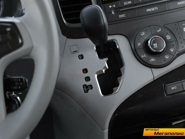 Toyota Sienna III (XL30), 2011 г.