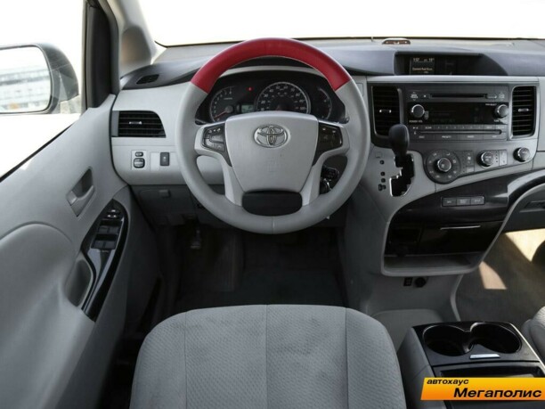 Toyota Sienna III (XL30), 2011 г.