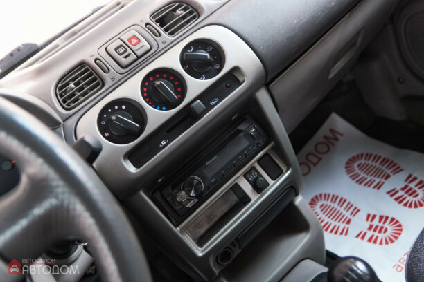 Nissan Micra II (K11), 2001 г.