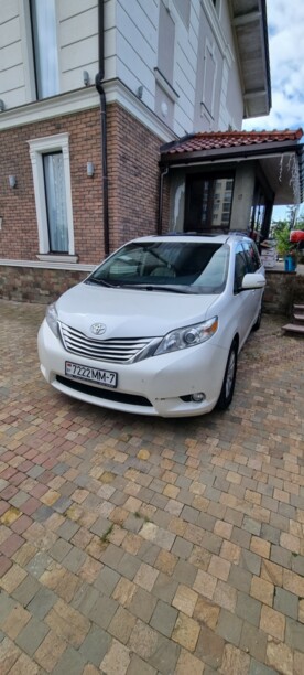 Toyota Sienna III (XL30), 7 мест, 2013 г.