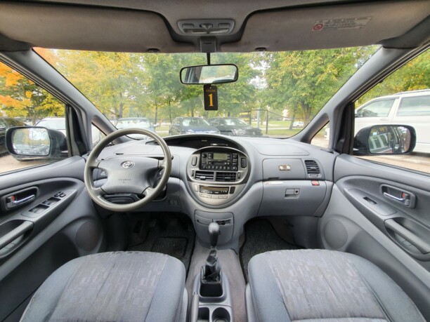 Toyota Previa II (XR30, XR40), 7 мест, 2001 г.