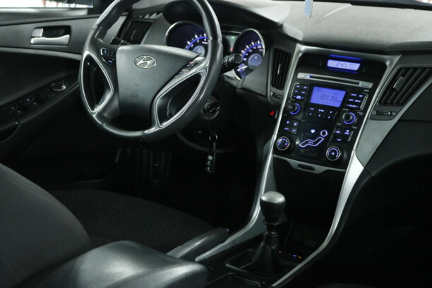 Hyundai Sonata YF, 2010 г.