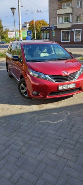 Toyota Sienna III (XL30), 7 мест, 2011 г.