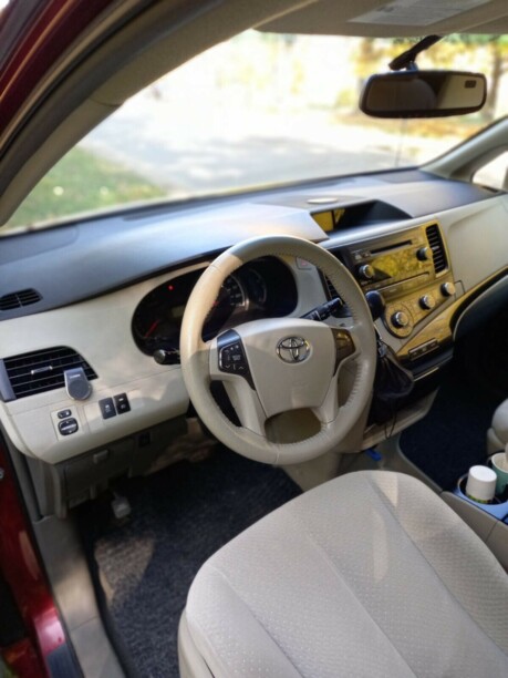 Toyota Sienna III (XL30), 7 мест, 2011 г.