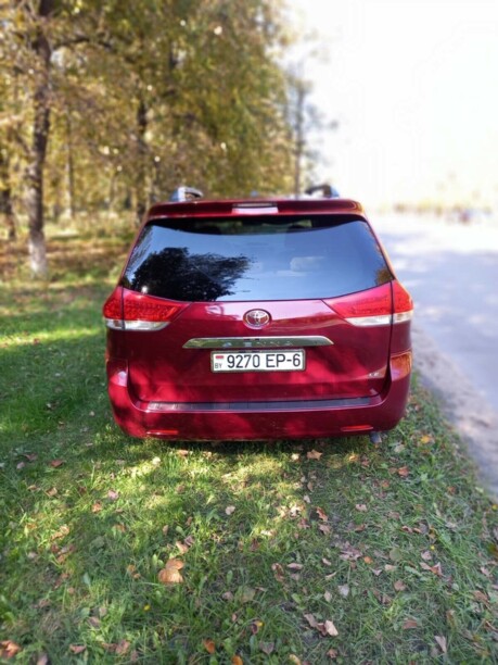 Toyota Sienna III (XL30), 7 мест, 2011 г.