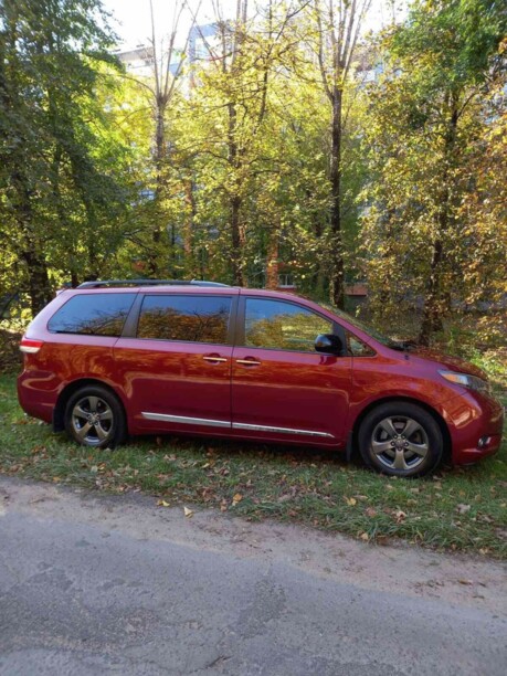 Toyota Sienna III (XL30), 7 мест, 2011 г.