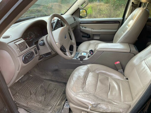 Ford Explorer III, 7 мест, 2004 г.