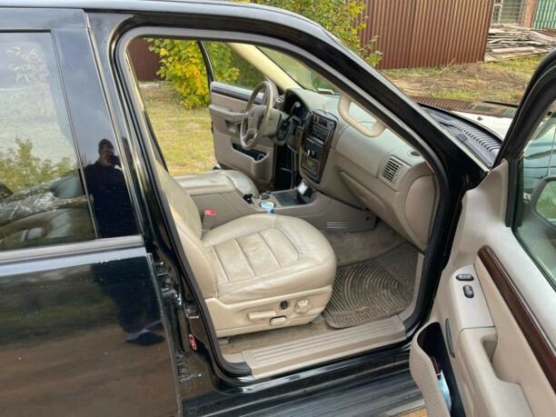 Ford Explorer III, 7 мест, 2004 г.