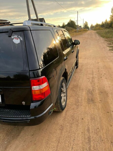 Ford Explorer III, 7 мест, 2004 г.