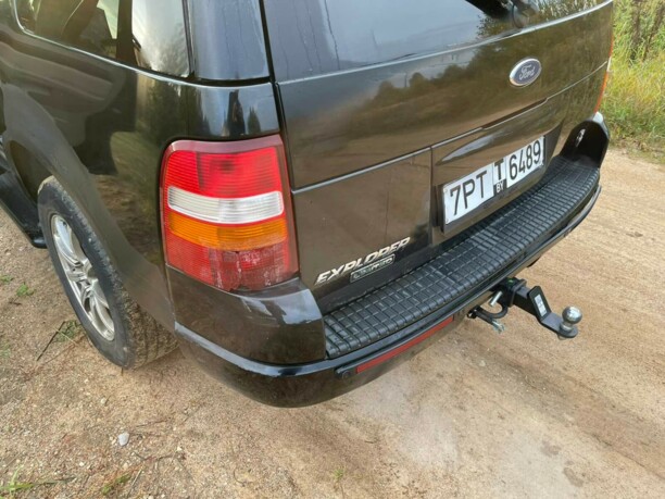 Ford Explorer III, 7 мест, 2004 г.