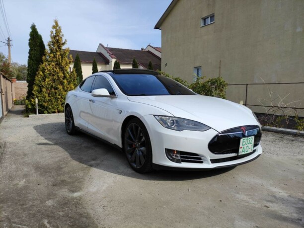 Tesla Model S I, 2015 г.