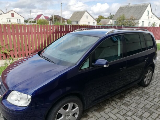Volkswagen Touran I, 7 мест, 2003 г.