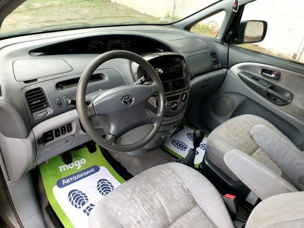 Toyota Previa II (XR30, XR40), 7 мест, 2001 г.