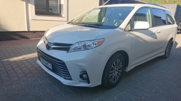 Toyota Sienna III (XL30), 7 мест, 2018 г.