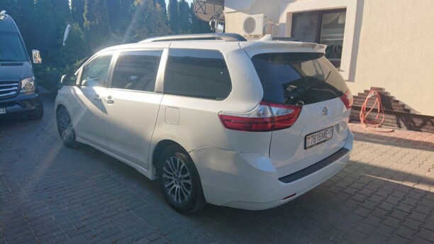 Toyota Sienna III (XL30), 7 мест, 2018 г.