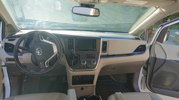 Toyota Sienna III (XL30), 7 мест, 2018 г.