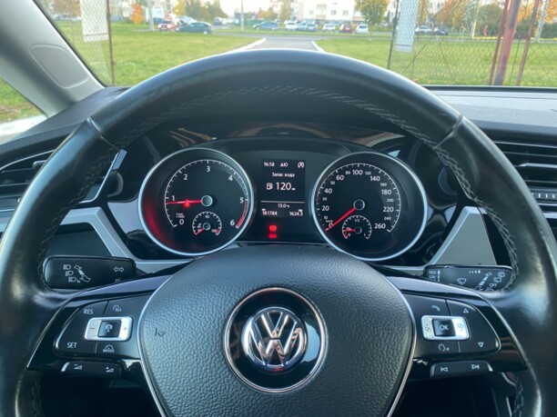 Volkswagen Touran III, 7 мест, 2017 г.