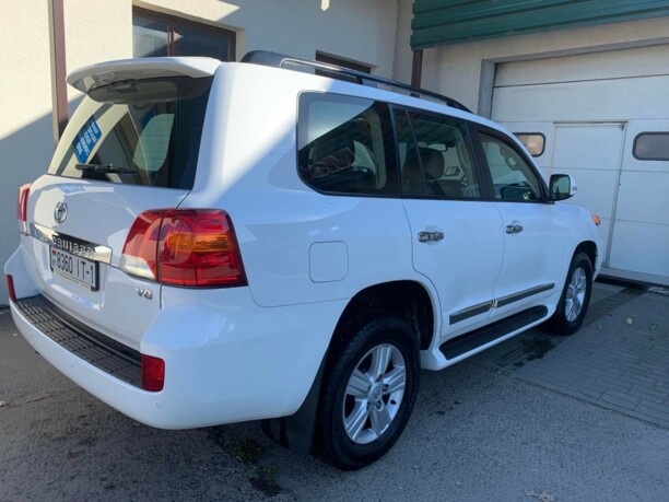 Toyota Land Cruiser J200 · Рестайлинг, 7 мест, 2014 г.