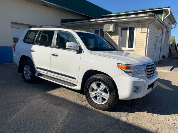 Toyota Land Cruiser J200 · Рестайлинг, 7 мест, 2014 г.