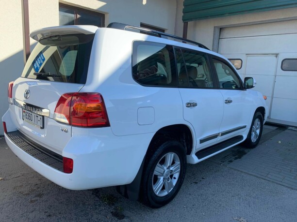 Toyota Land Cruiser J200 · Рестайлинг, 7 мест, 2014 г.
