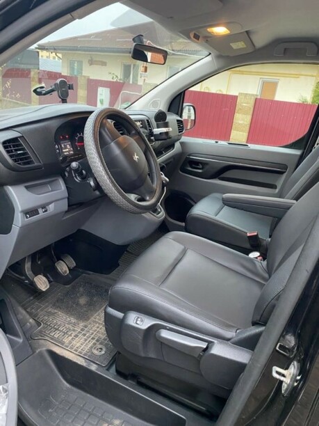 Peugeot Traveller, 7 мест, 2017 г.