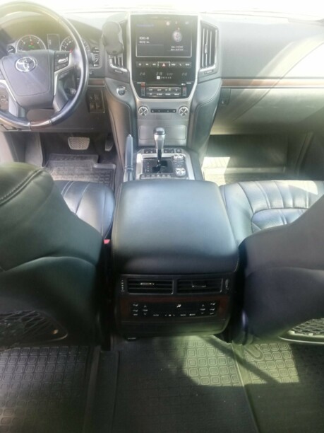 Toyota Land Cruiser J200 · 2-й рестайлинг, 7 мест, 2019 г.