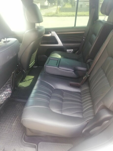 Toyota Land Cruiser J200 · 2-й рестайлинг, 7 мест, 2019 г.
