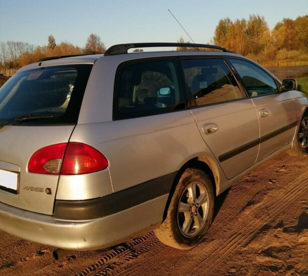 Toyota Avensis I (T220), 1999 г.