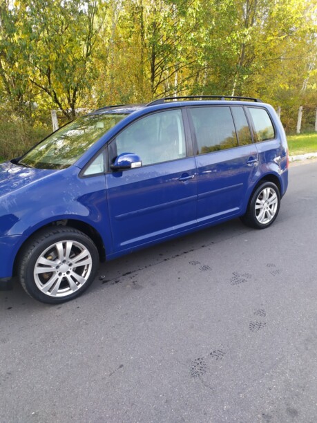 Volkswagen Touran I, 7 мест, 2003 г.