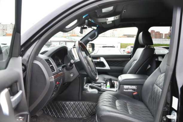 Toyota Land Cruiser J200 · 2-й рестайлинг, 2017 г.