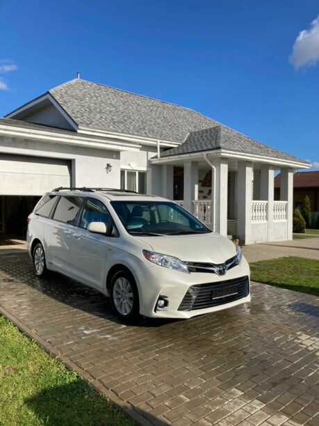 Toyota Sienna III (XL30), 7 мест, 2017 г.