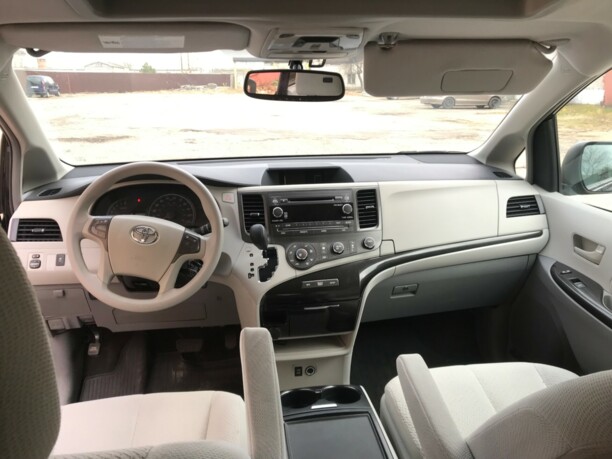 Toyota Sienna III (XL30), 7 мест, 2011 г.