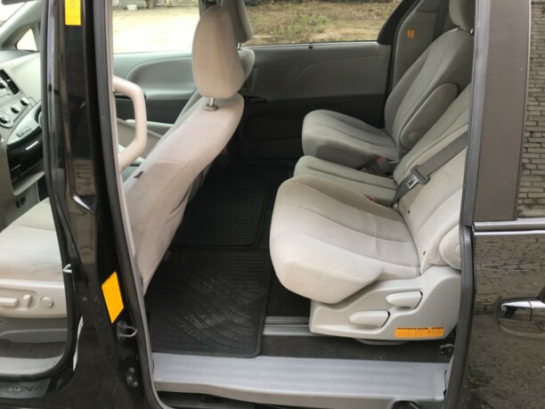 Toyota Sienna III (XL30), 7 мест, 2011 г.