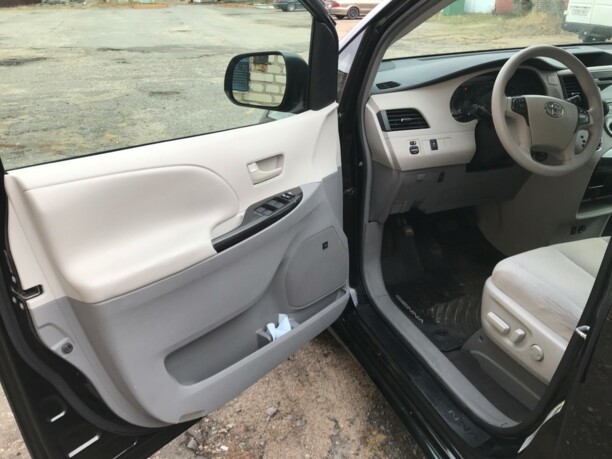 Toyota Sienna III (XL30), 7 мест, 2011 г.
