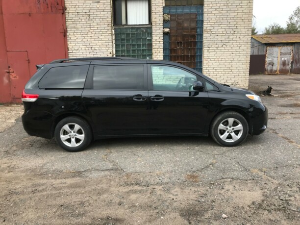 Toyota Sienna III (XL30), 7 мест, 2011 г.
