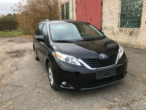 Toyota Sienna III (XL30), 7 мест, 2011 г.