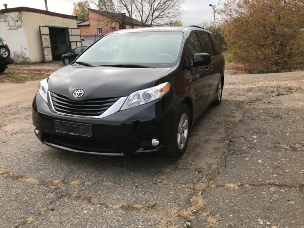 Toyota Sienna III (XL30), 7 мест, 2011 г.