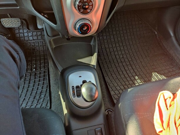 Toyota Yaris II (XP9), 2008 г.