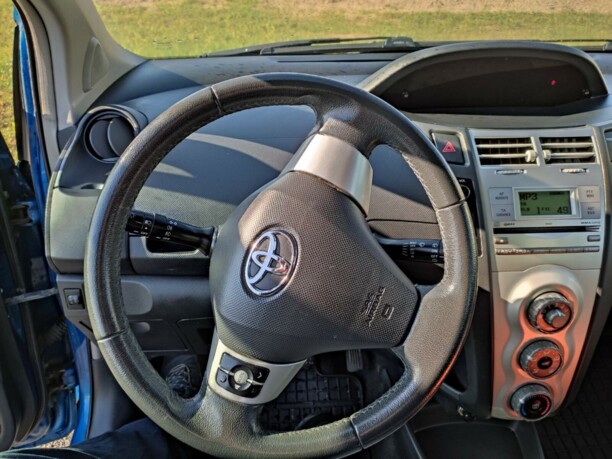 Toyota Yaris II (XP9), 2008 г.