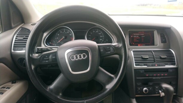 Audi Q7 4L, 7 мест, 2007 г.