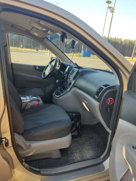 Kia Carnival II, 7 мест, 2008 г.