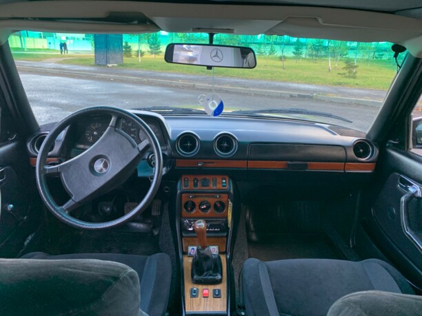 Mercedes-Benz E-Класс W123, 1977 г.