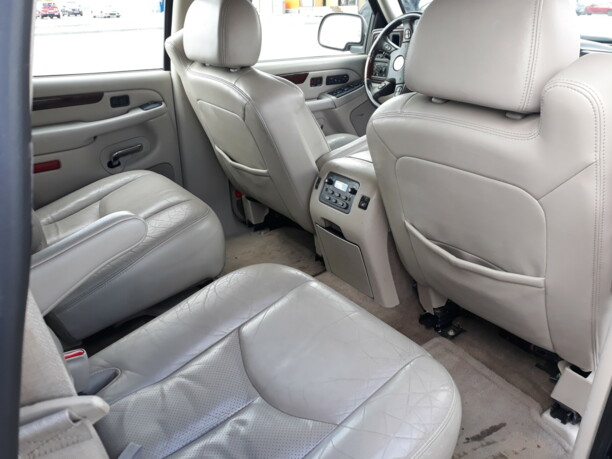 Cadillac Escalade II, 7 мест, 2006 г.
