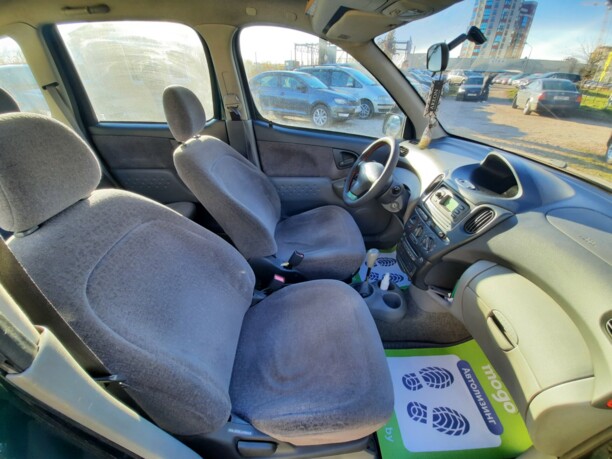 Toyota Yaris Verso, 2000 г.