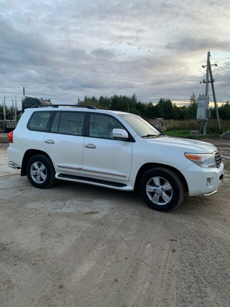 Toyota Land Cruiser J200 · Рестайлинг, 7 мест, 2013 г.