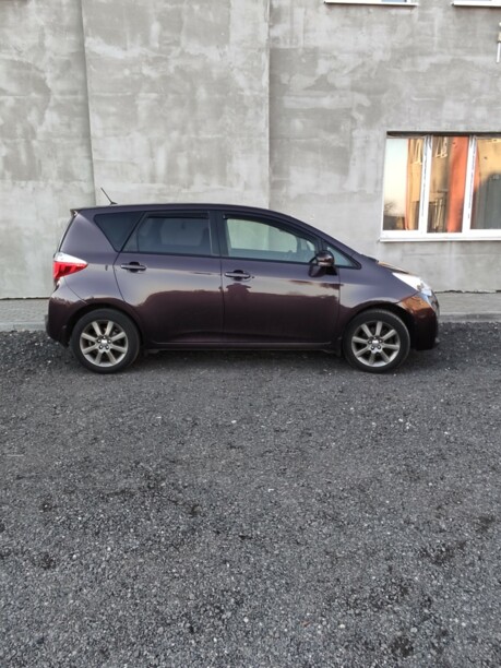 Toyota Verso-S, 2012 г.