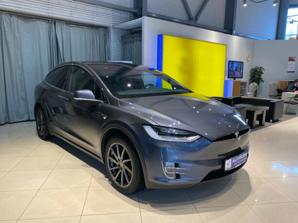 Tesla Model X, 2017 г.