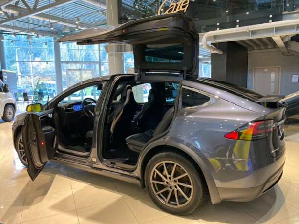 Tesla Model X, 2017 г.